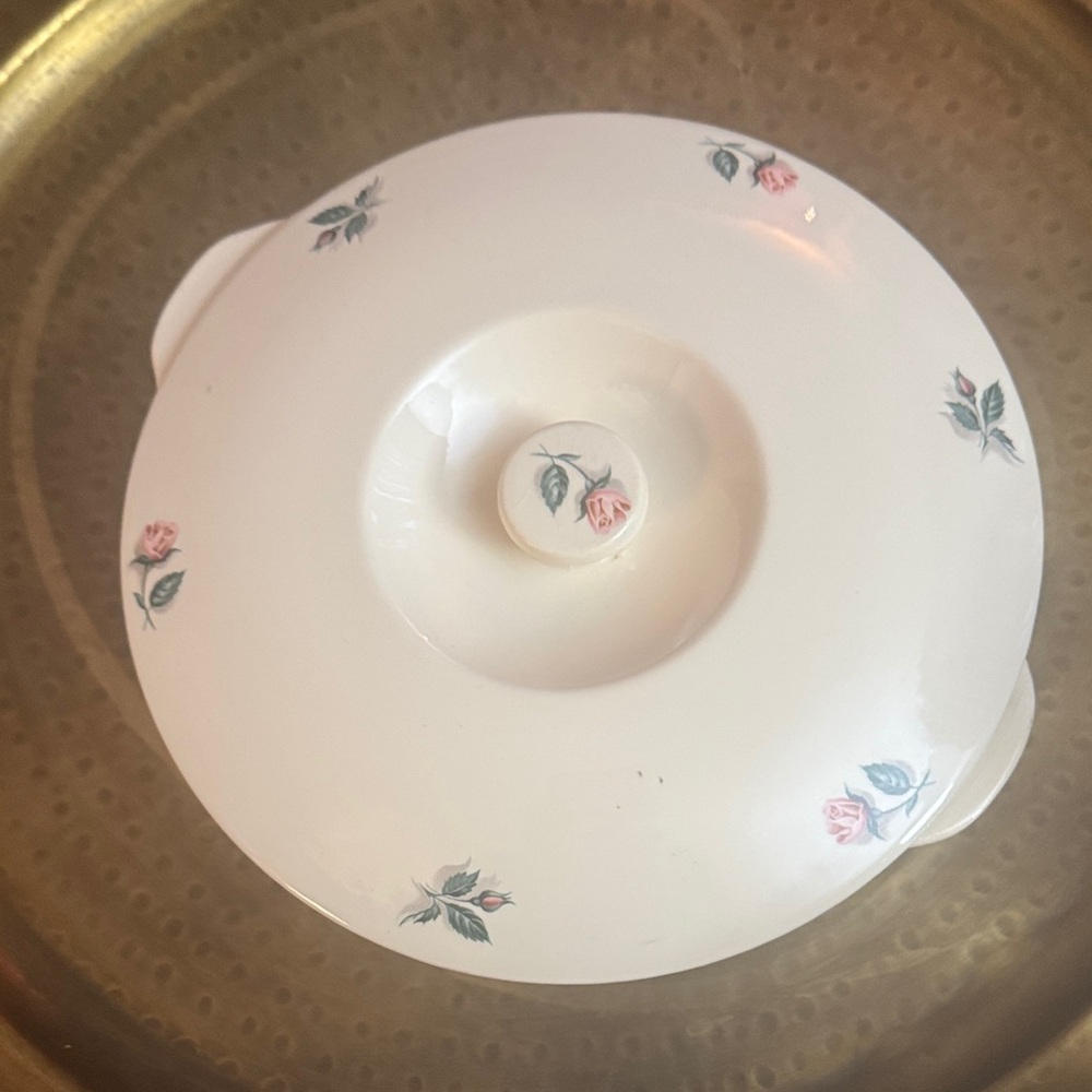 Universal  Ballerina vintage  White Cookware bowl with Lid with Floral Accents